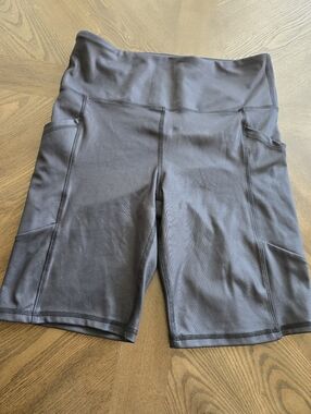 Marika Bike Shorts with Pockets in Black sz LARGE